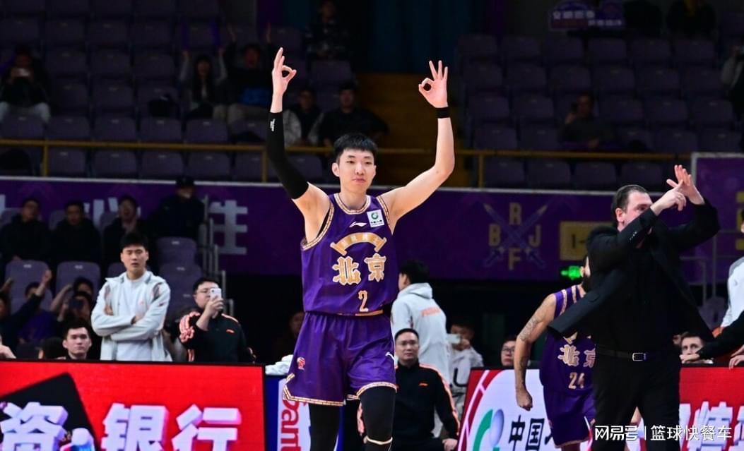 世界杯在线足球直播-0.7秒三分压哨绝杀！CBA又现死亡绝杀：男篮天才后卫太横了！