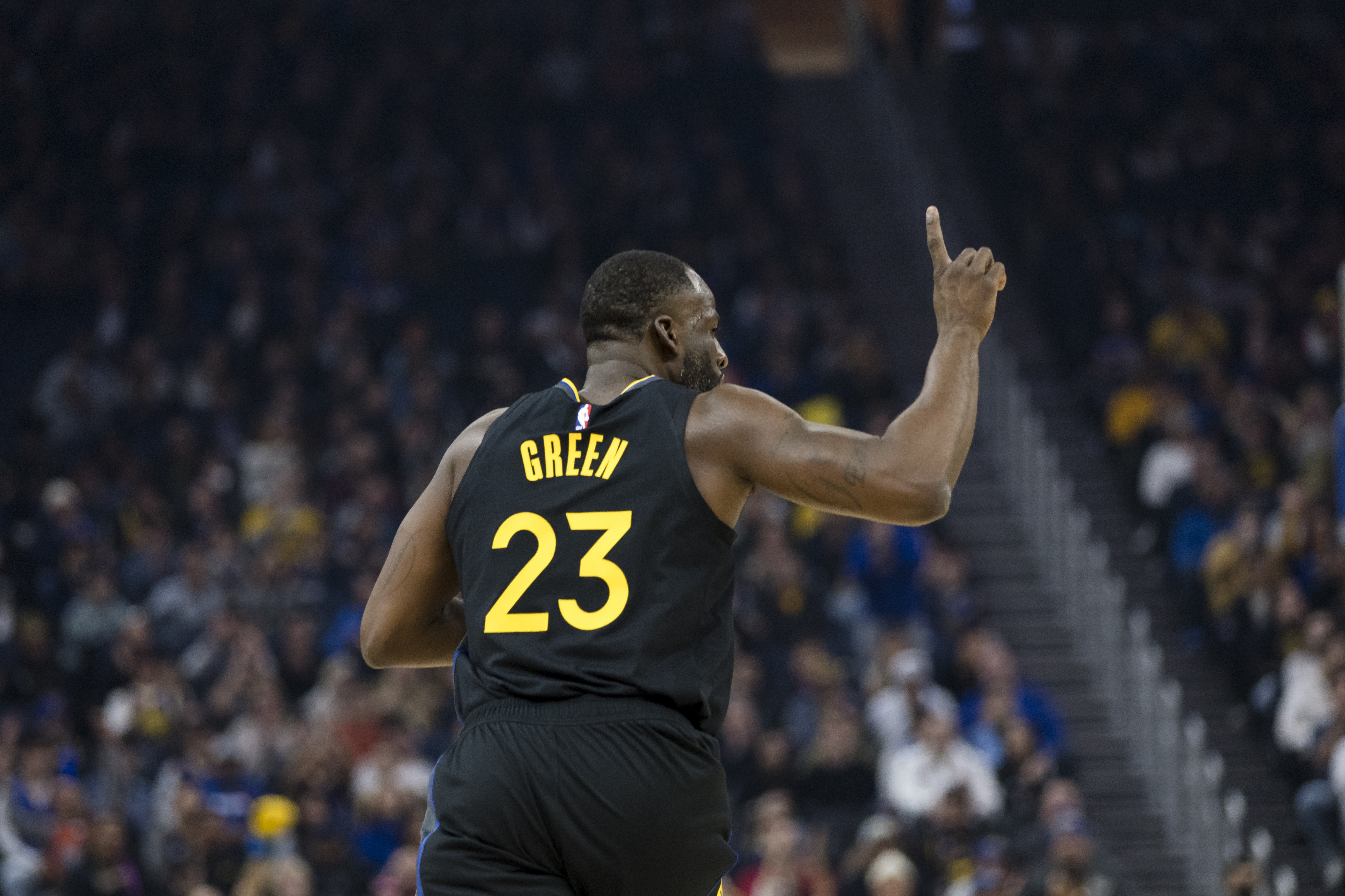 世界杯赛事官网-阿里纳斯：追梦是脏动作之王 他的动作都能出集锦 而且真的会伤人